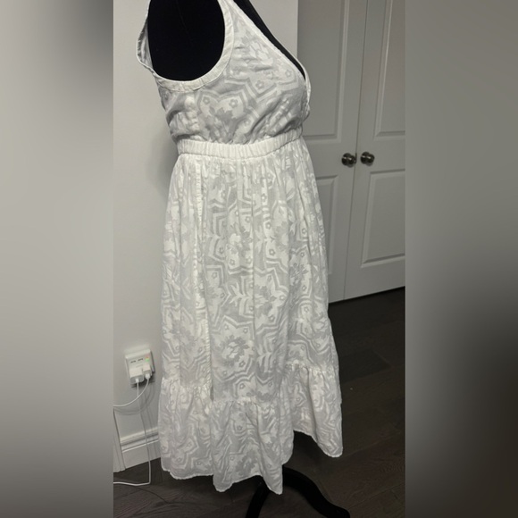 French Connection White V-Neck A-Line Dress /Size 6 - Picture 2 of 7